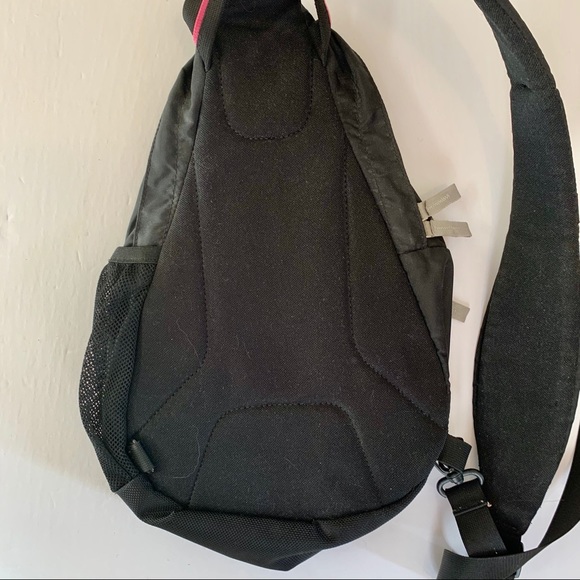 Victorinox Dual-Compartment Monosling - Picture 4 of 15